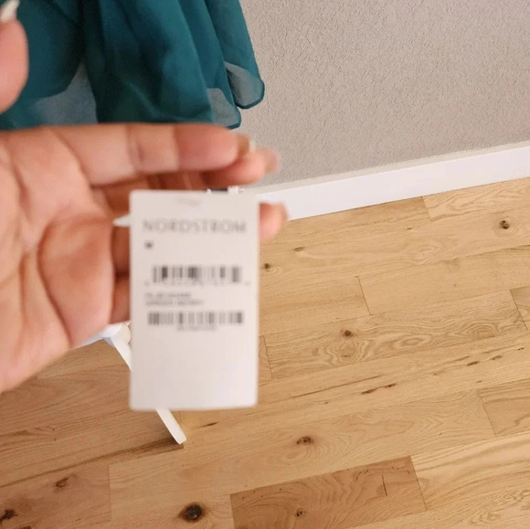 Chelsea ruffled long sleeve blouse size Medium  New with tags - Picture 3 of 11